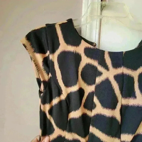 Women's Giraffe Print Dress 00 Short Sleeve Zip Michael Kors Knee Length - Picture 8 of 8
